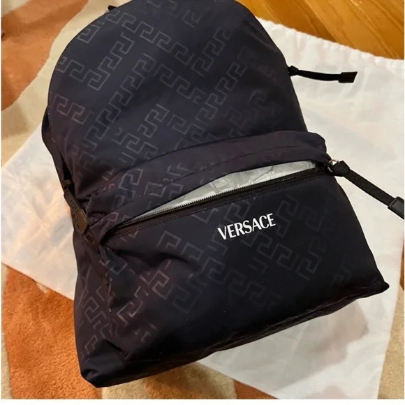 Versace back back - Picture 1 of 7